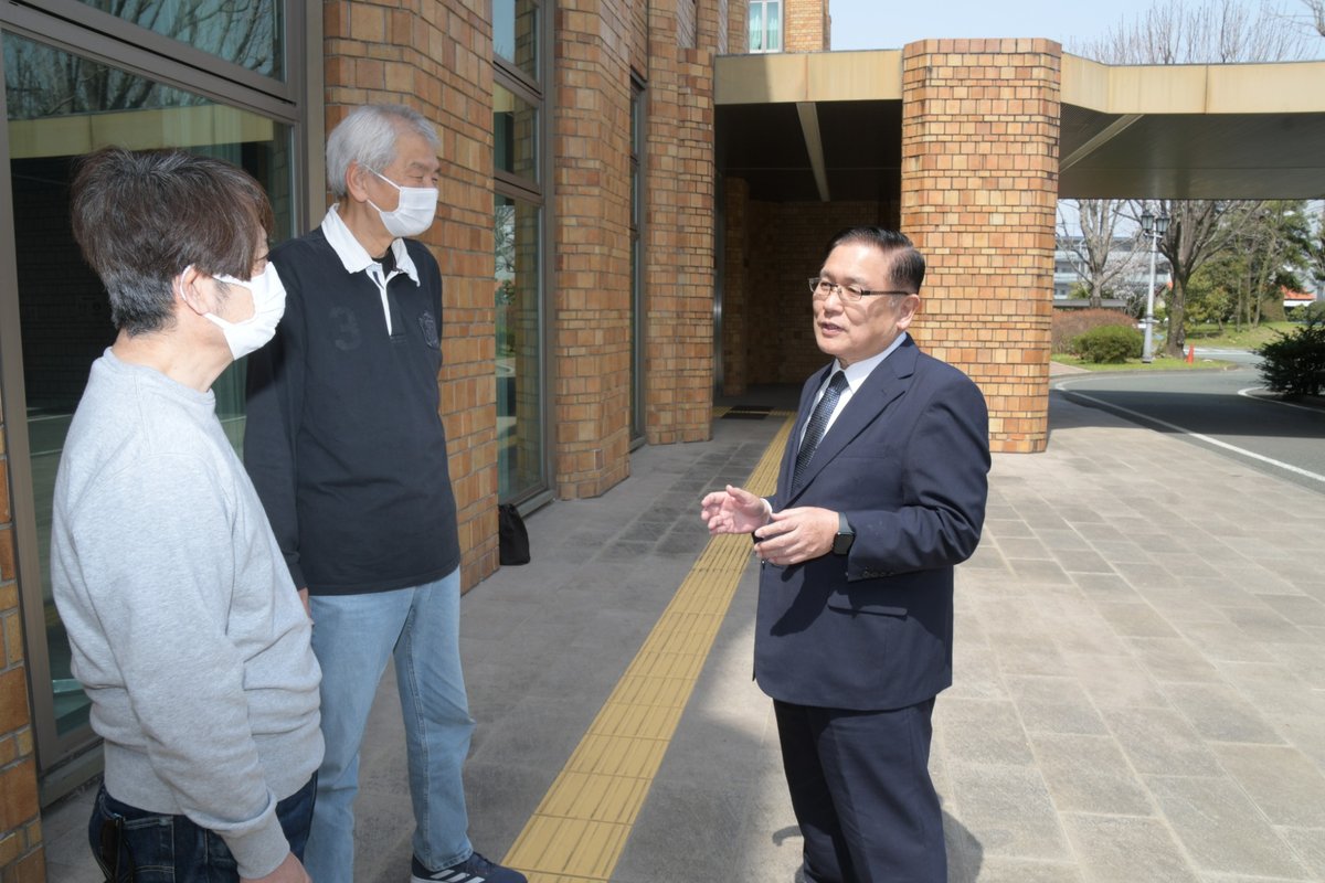 自動車税の減免について語る城下広作議員