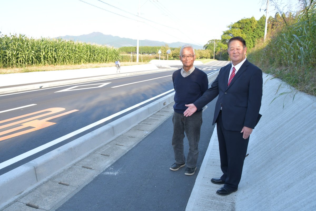 整備された通学路の歩道を示す豊瀬和久議員