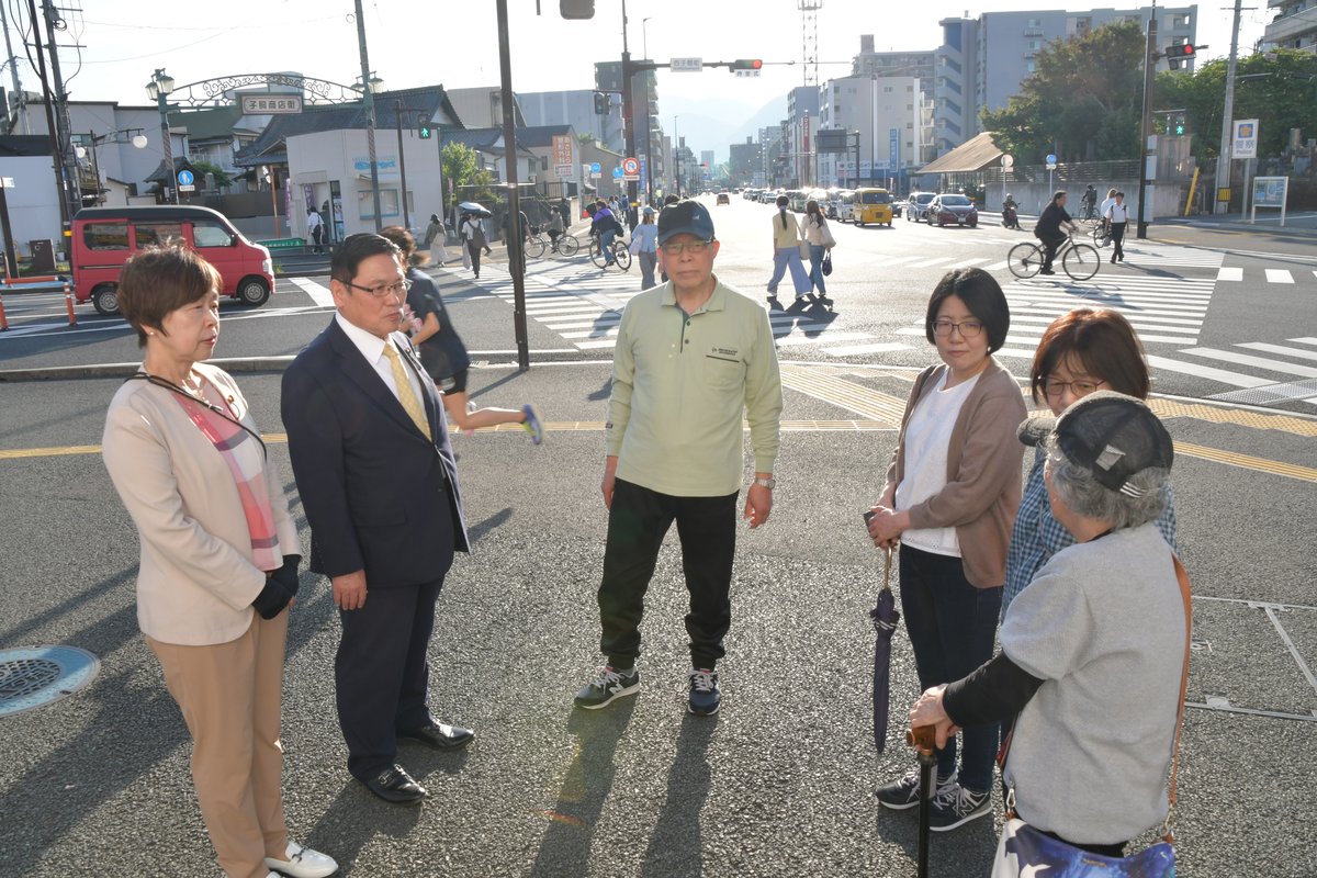 現地で住民から話を聞く三森至加議員